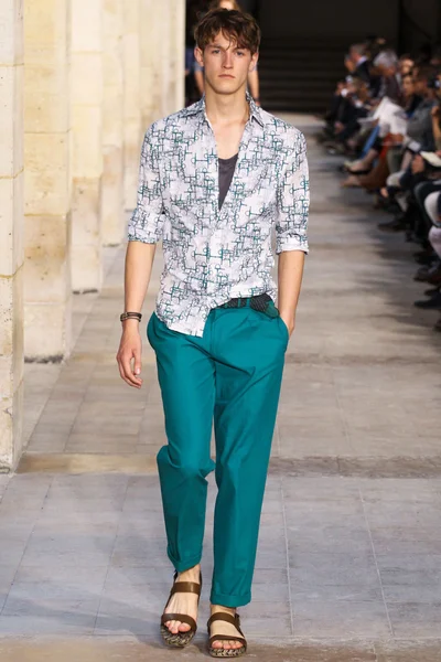 Look 12